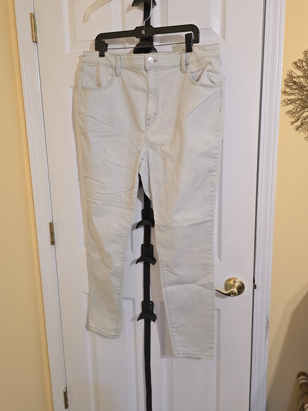 SO Women's Skinny Jeans in Cream
